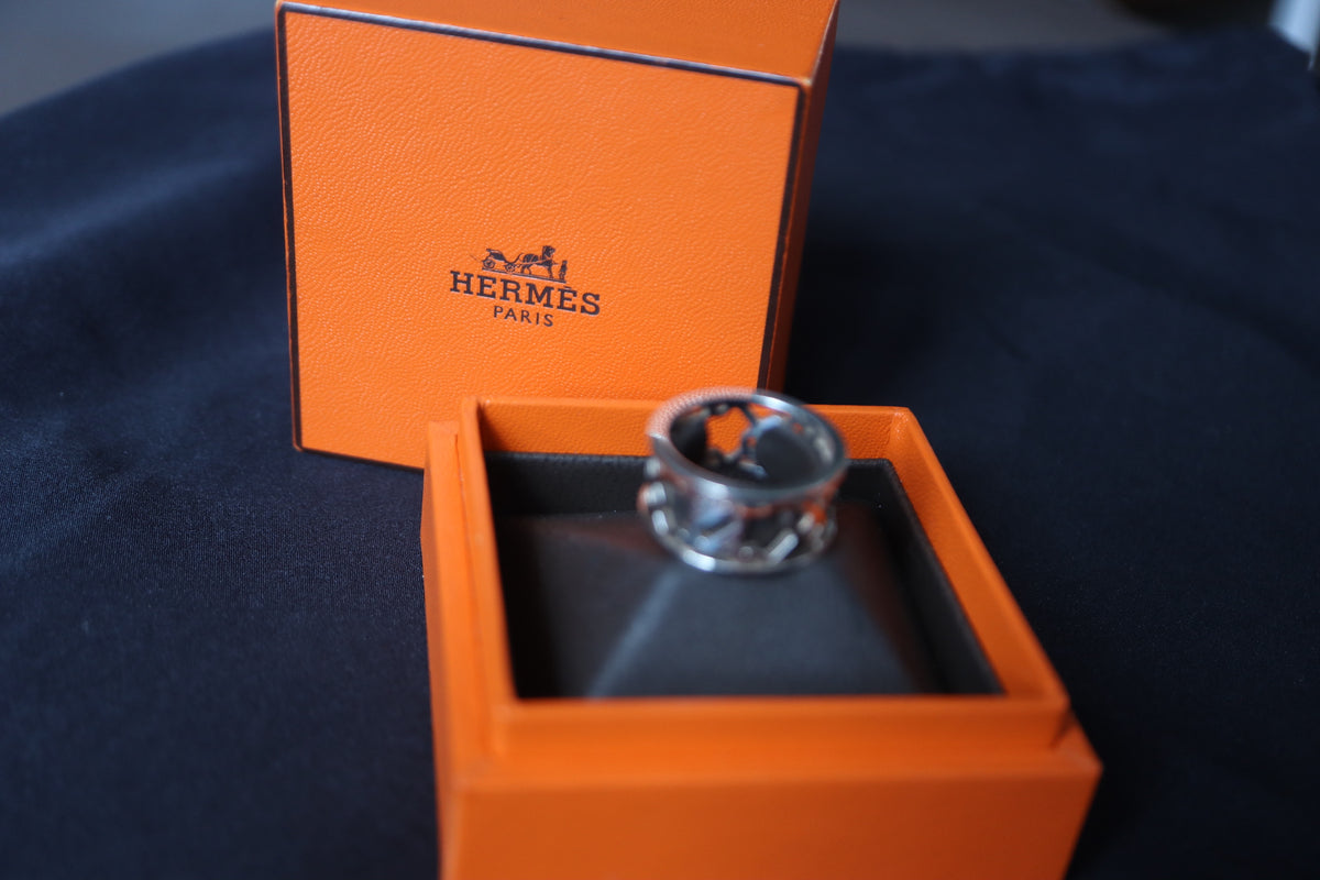 Hermès Chaîne d'Ancre Passerelle Sterling Silver Cutout Band Ring
