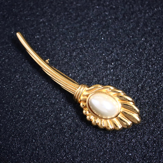 Vintage Lanvin oversized calla lily faux pearl gold tone brooch