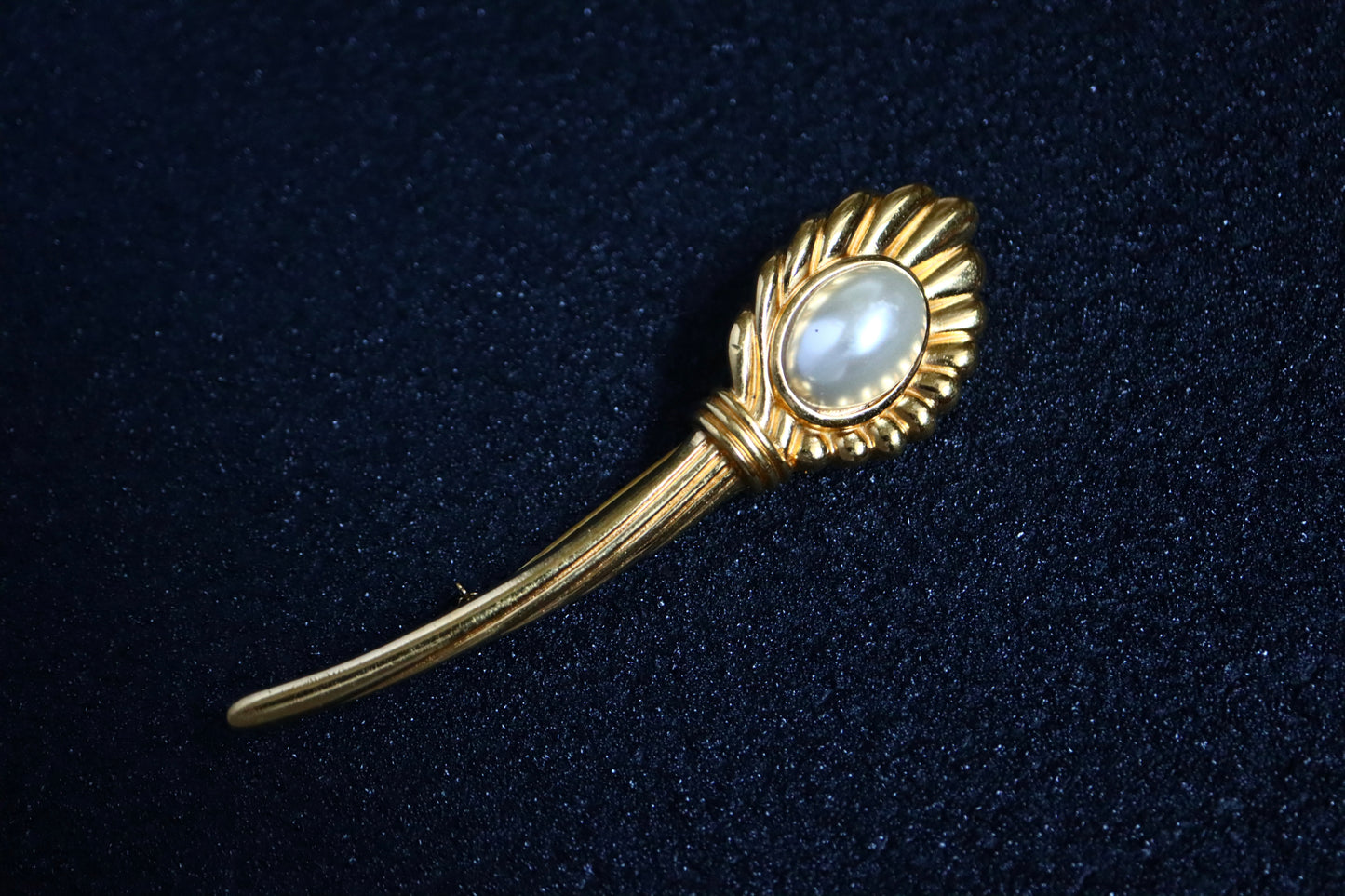 Vintage Lanvin oversized calla lily faux pearl gold tone brooch