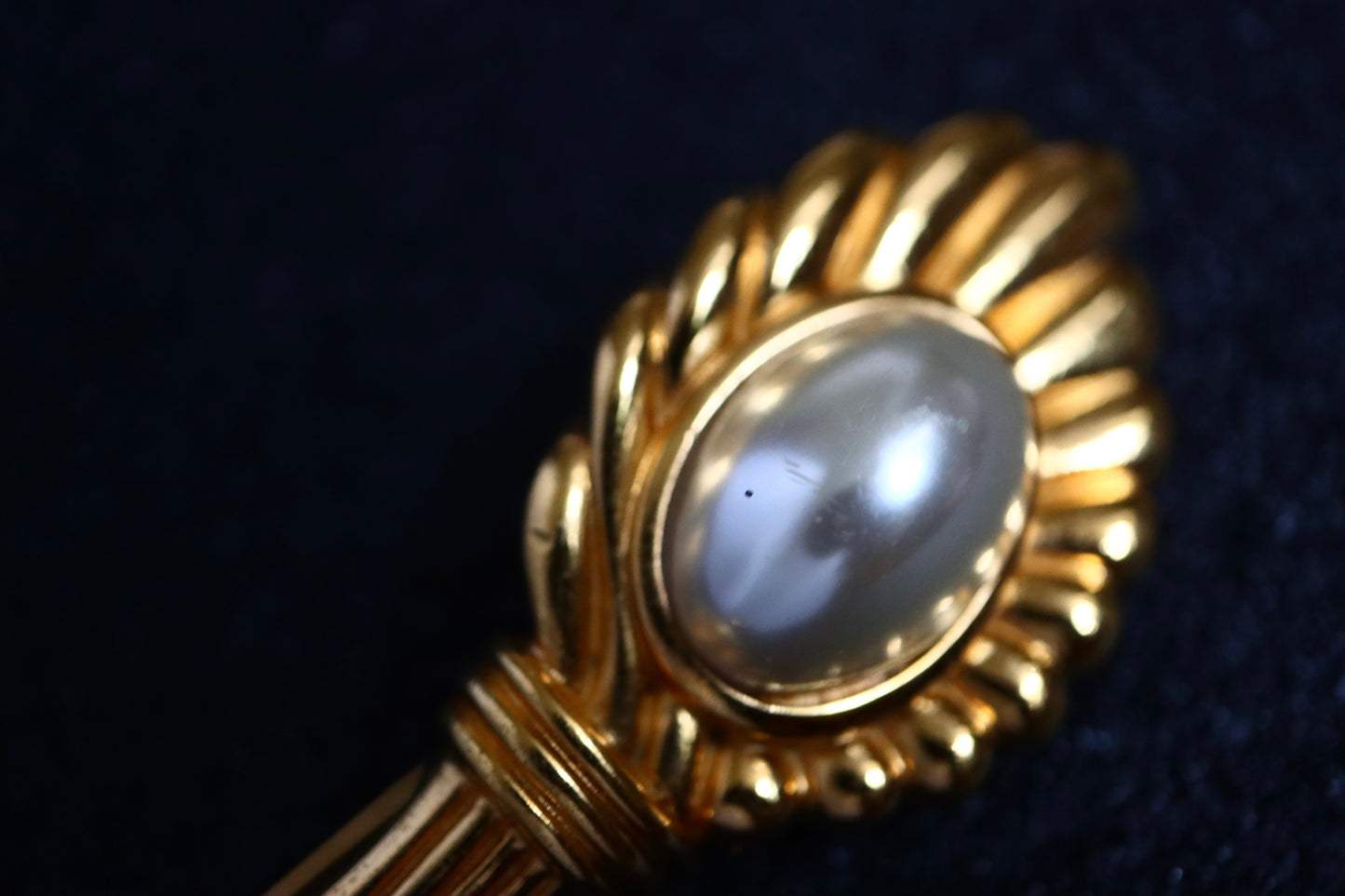 Vintage Lanvin oversized calla lily faux pearl gold tone brooch