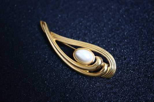 Vintage Lanvin abstract feather faux pearl gold tone brooch