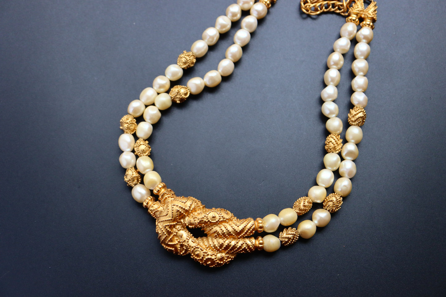 Vintage Franklin Mint 1988 Heracles knot faux pearls necklace