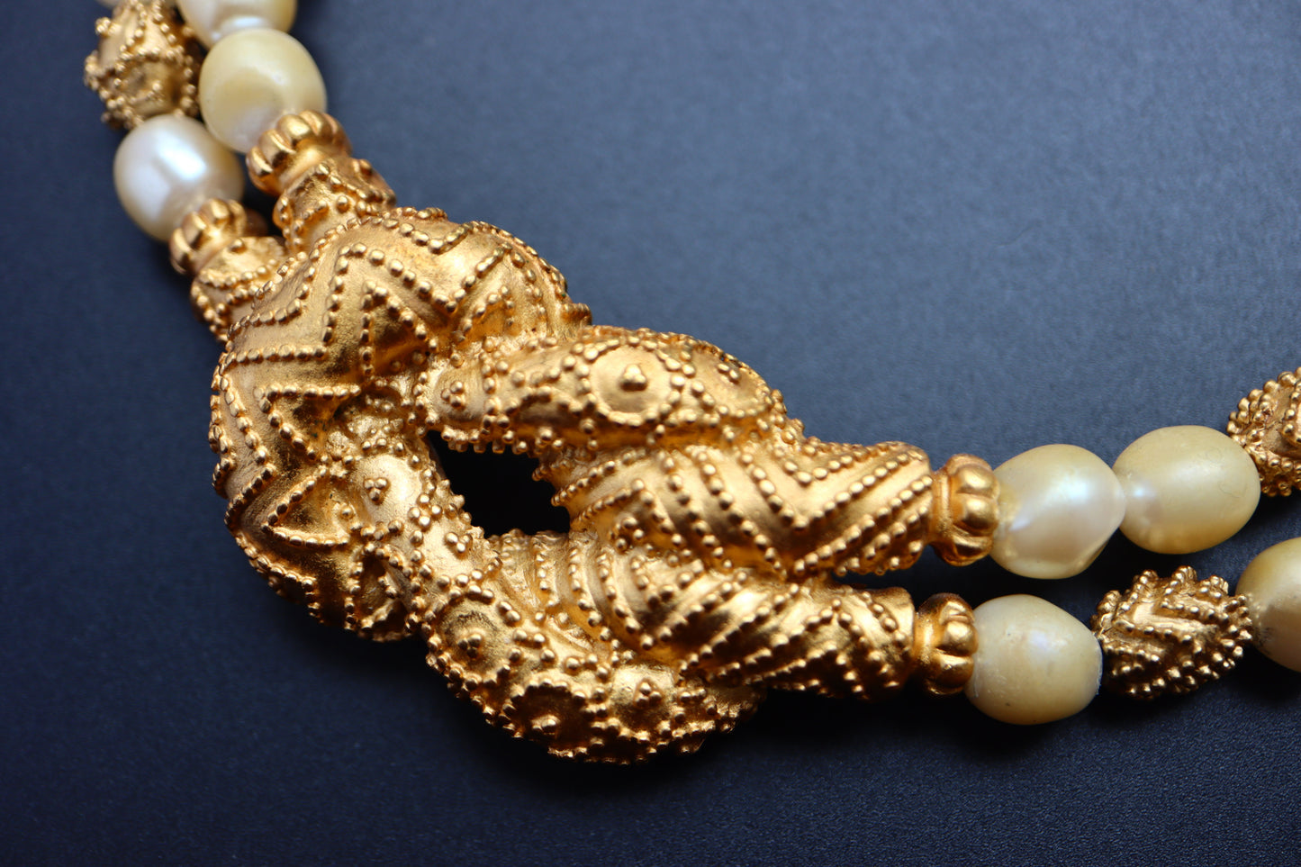Vintage Franklin Mint 1988 Heracles knot faux pearls necklace