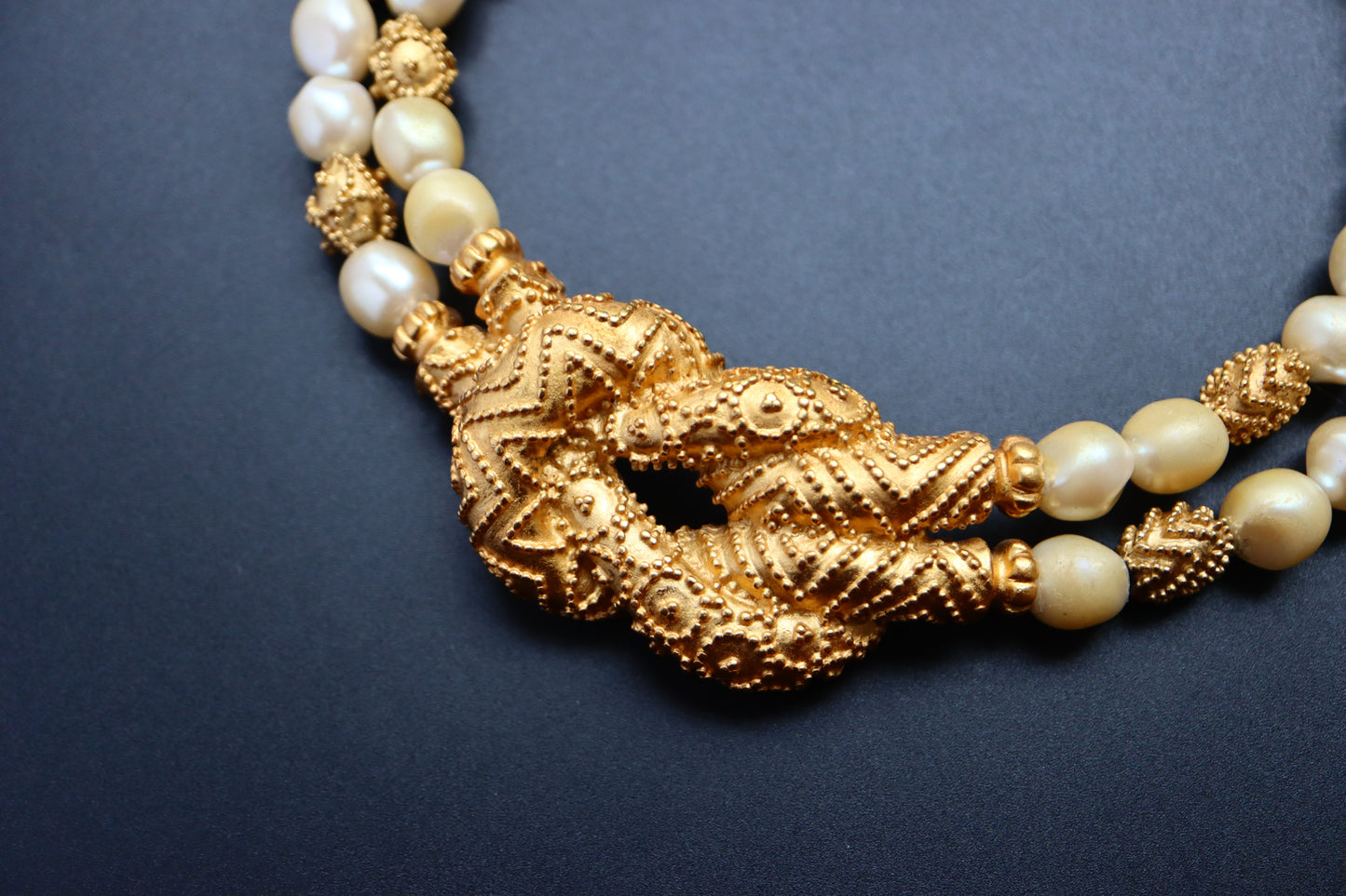 Vintage Franklin Mint 1988 Heracles knot faux pearls necklace