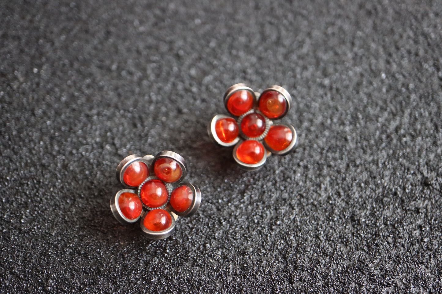 Vintage MARGUERITE DE VALOIS Molten Glass Burgundy red flower clip on earrings