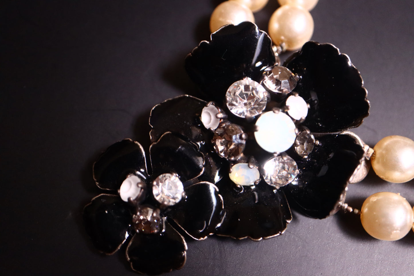 Vintage Philippe Ferrandis black and white camilla faux pearl necklace