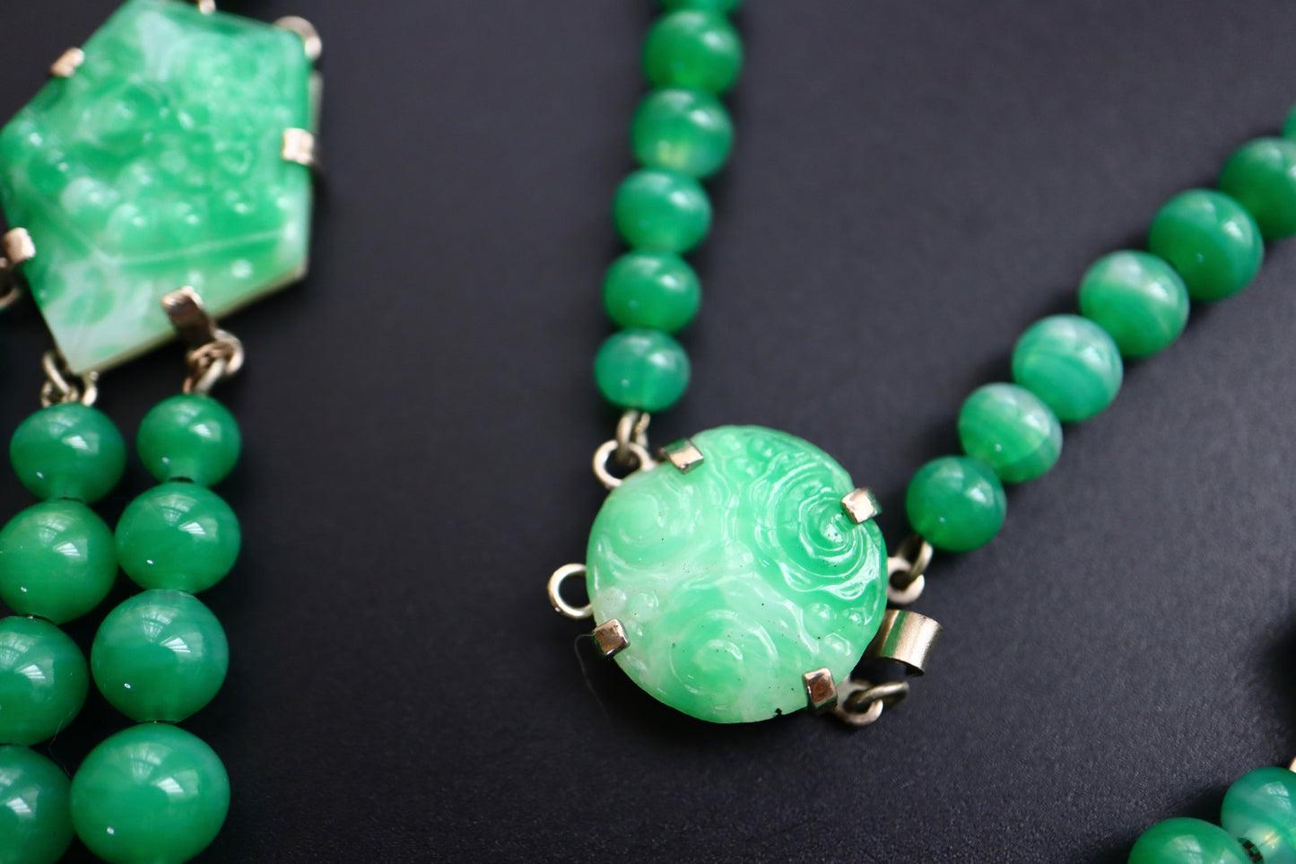 Vintage Chinoiserie Peking Glass art deco carving necklace