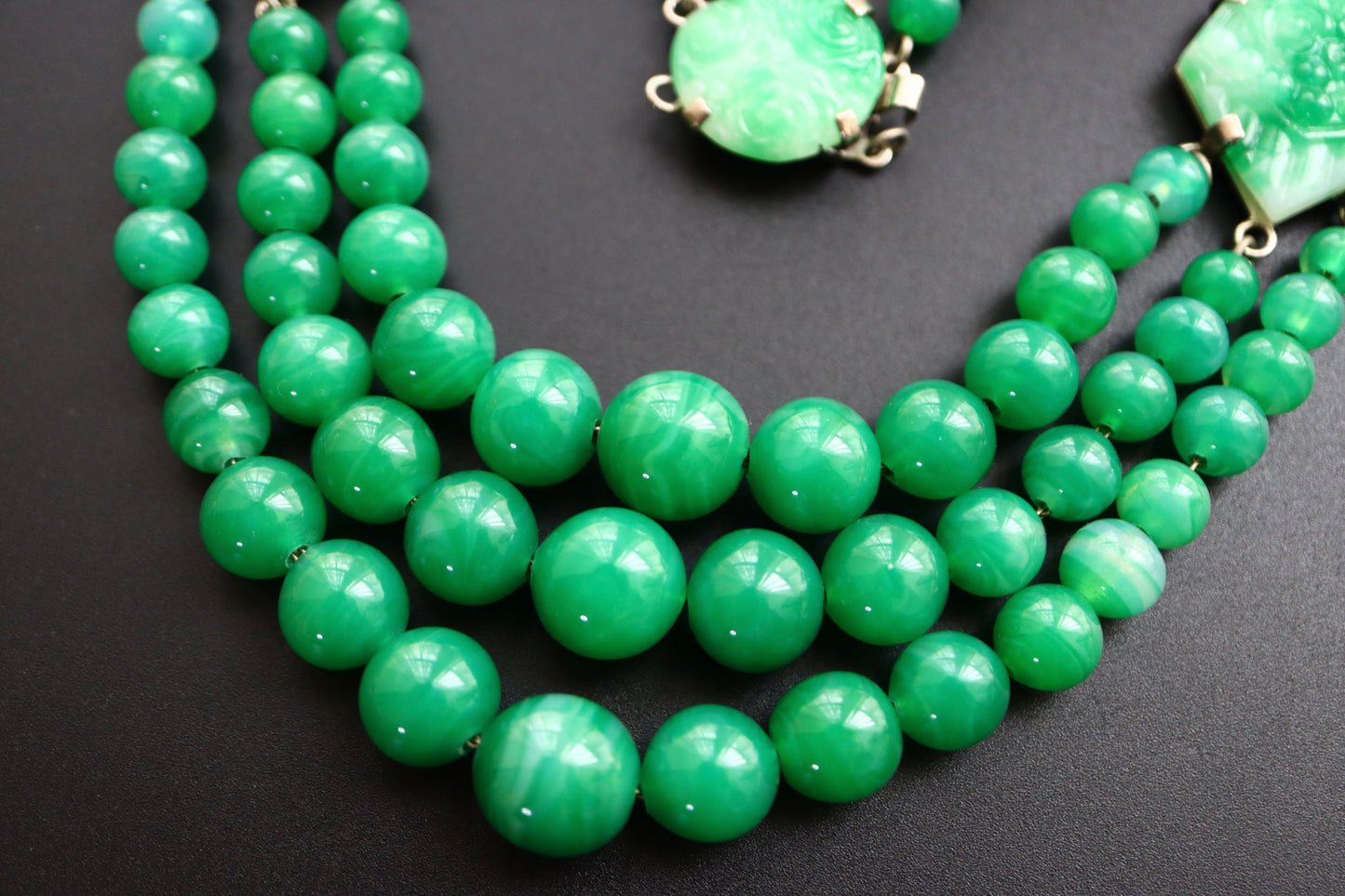 Vintage Chinoiserie Peking Glass art deco carving necklace