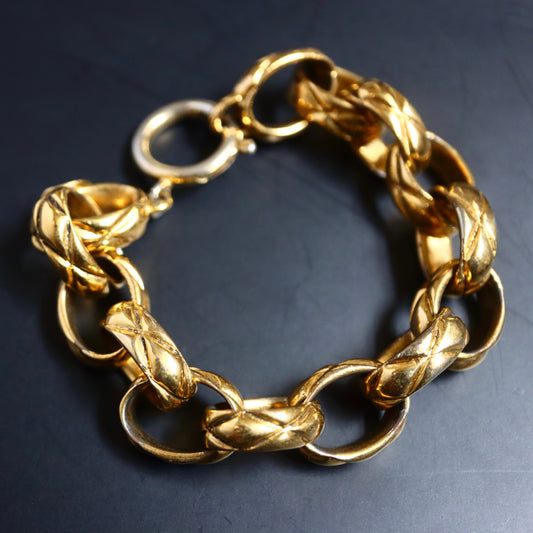 Vintage 1970s Chanel quilted gold tone chain bracelet