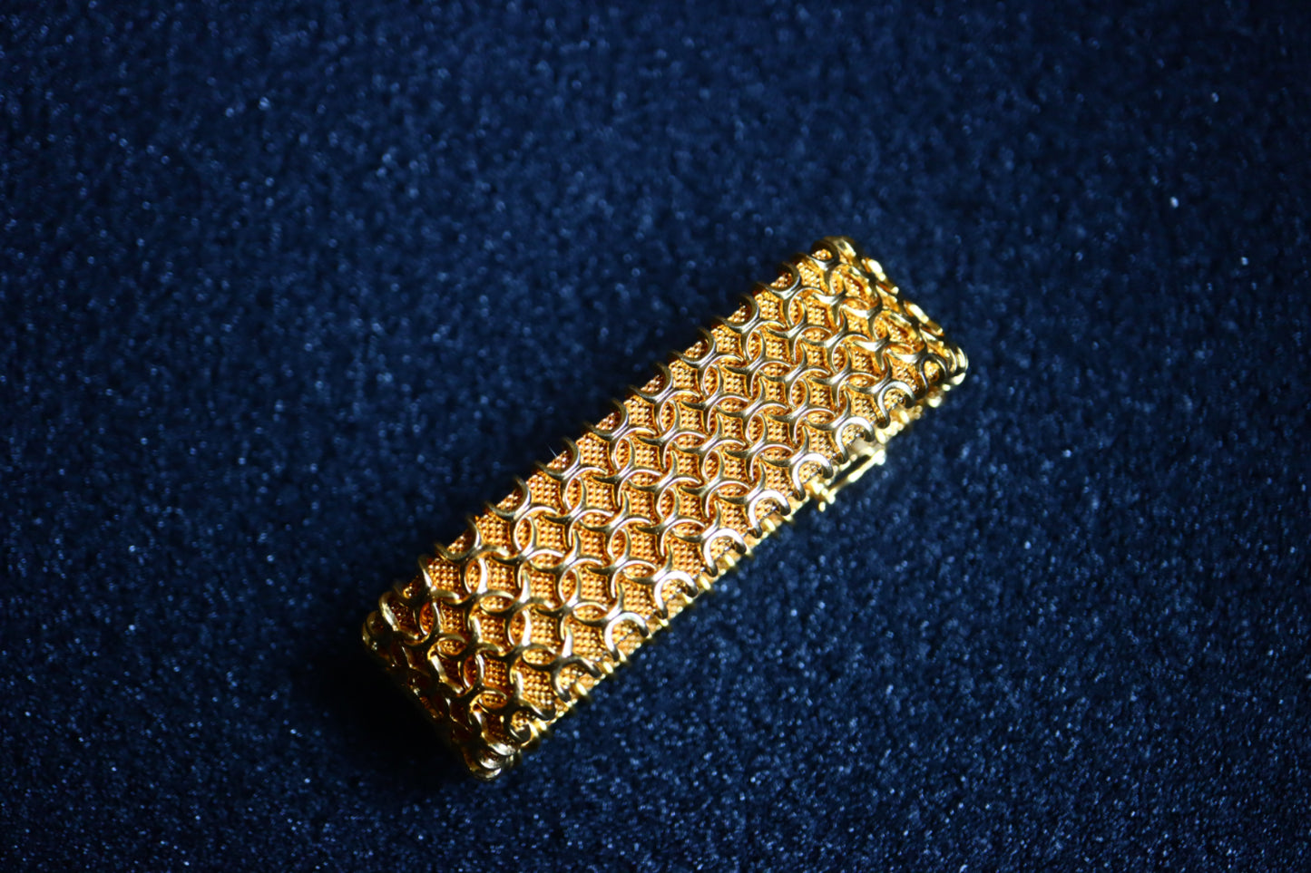 Vintage 1961 Henkel & Grossé Mesh Weave gold tone wide bracelet