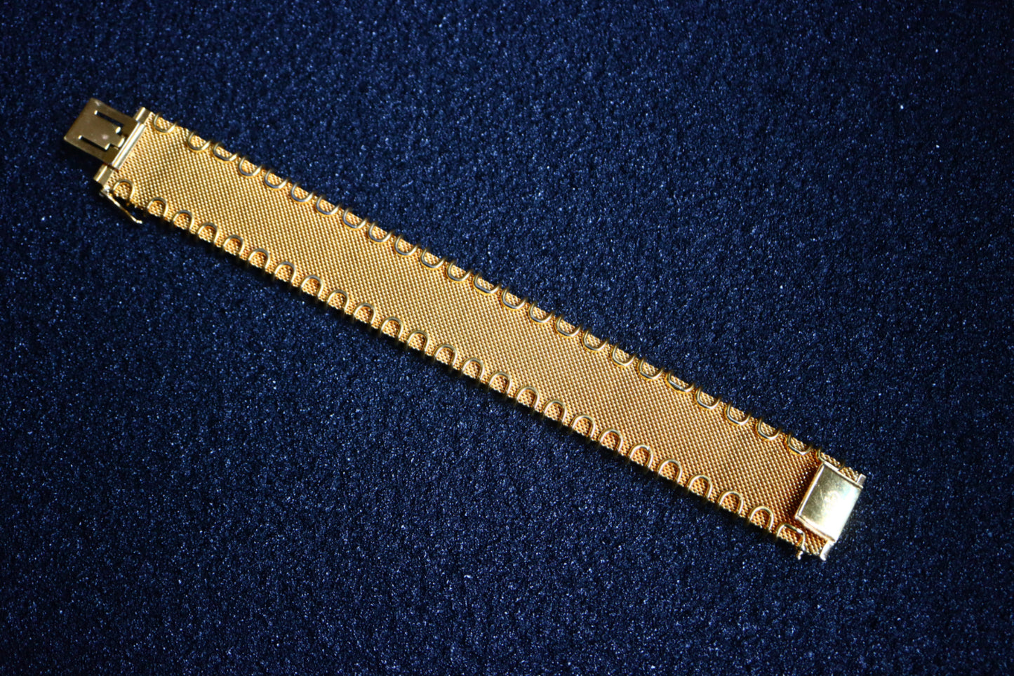 Vintage 1961 Henkel & Grossé Mesh Weave gold tone wide bracelet