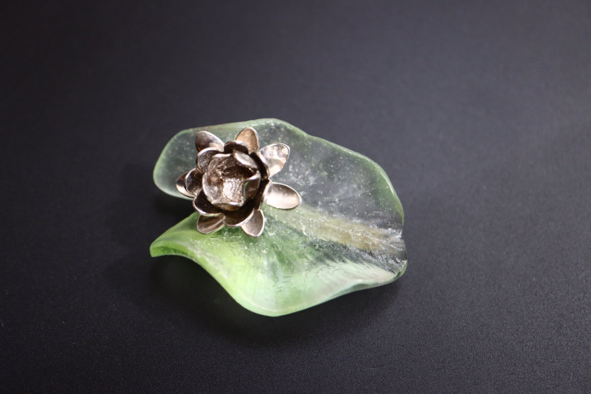 Daum L'Ecole de Nancy 1999 Edition silver lotus glass brooch