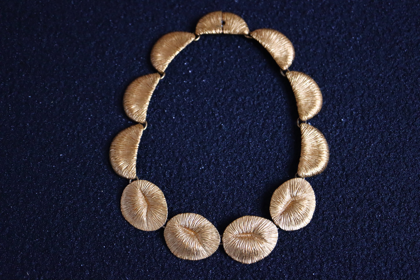 Vintage Balenciaga gold tone leaves minimalism necklace