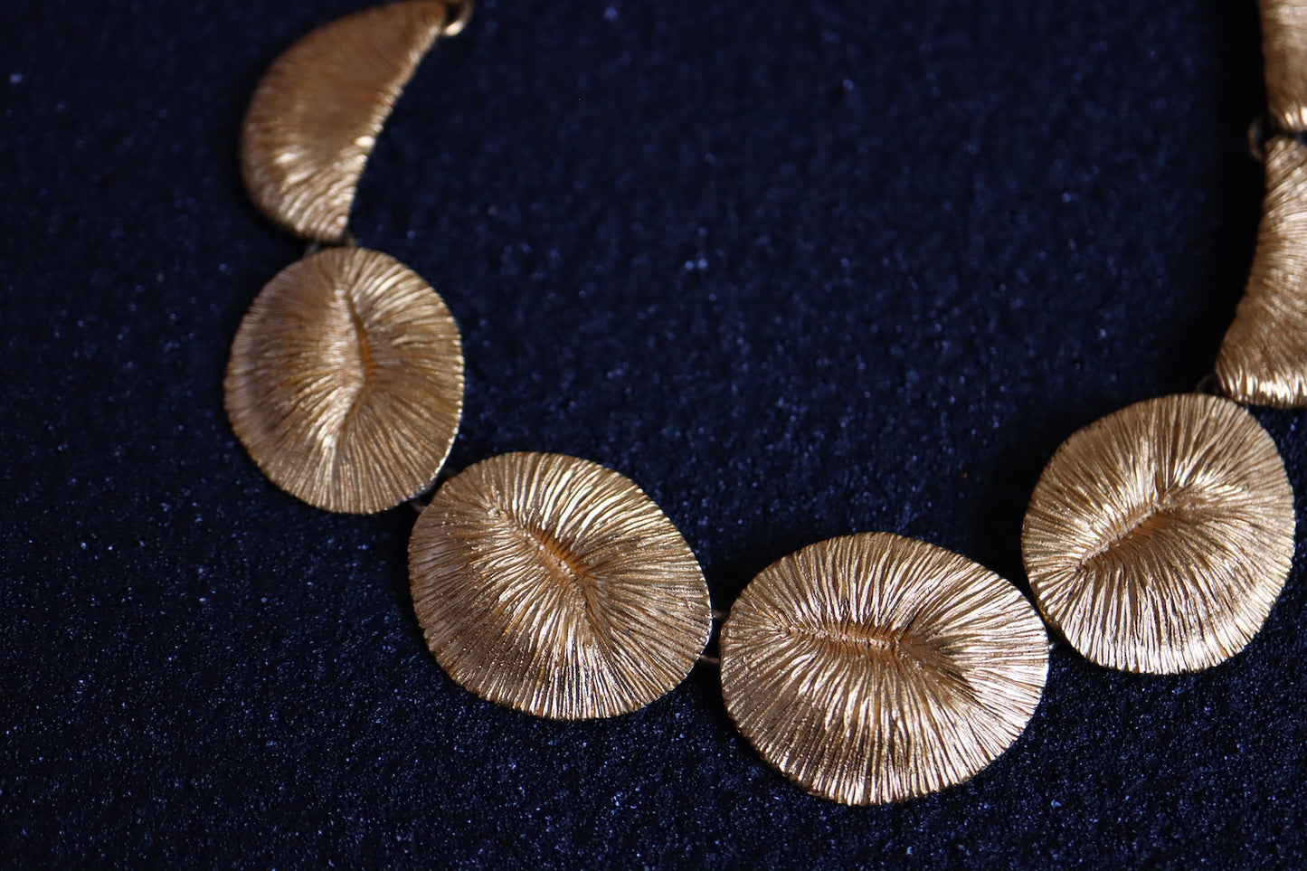 Vintage Balenciaga gold tone leaves minimalism necklace