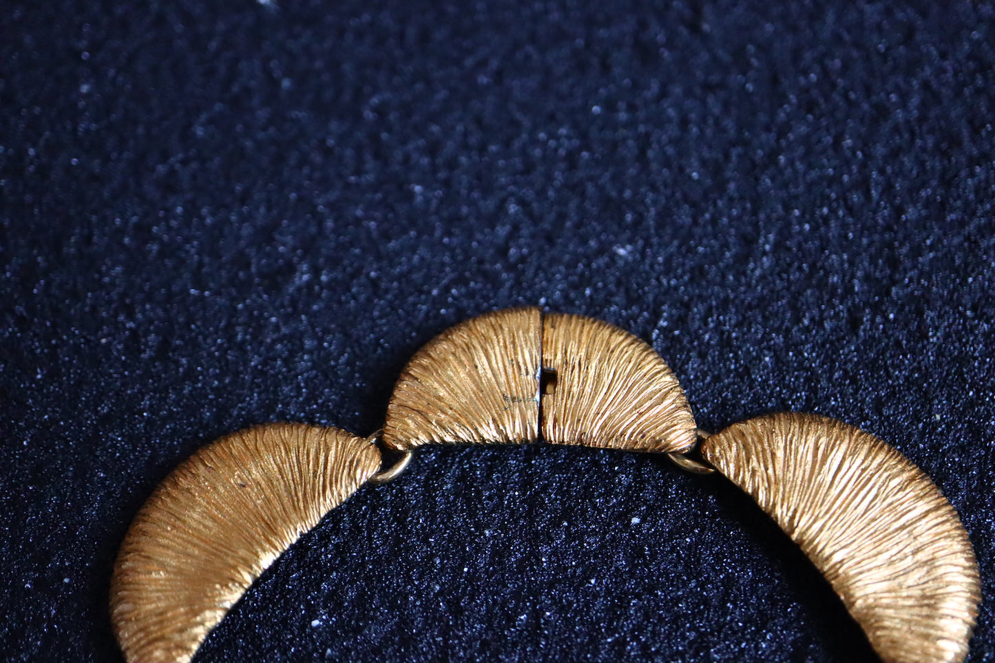Vintage Balenciaga gold tone leaves minimalism necklace