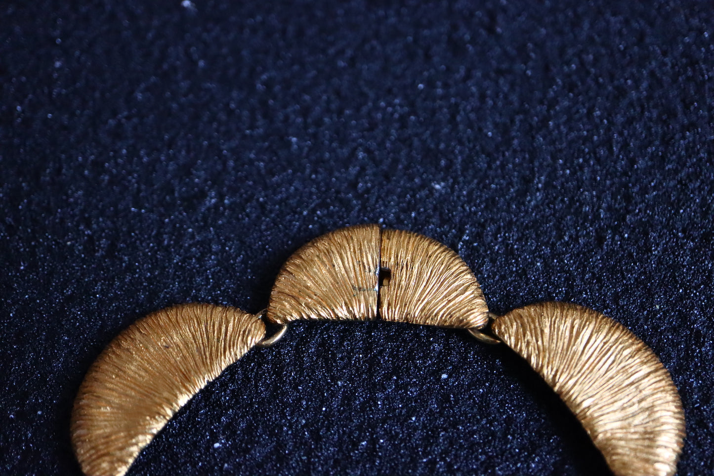 Vintage Balenciaga gold tone leaves minimalism necklace