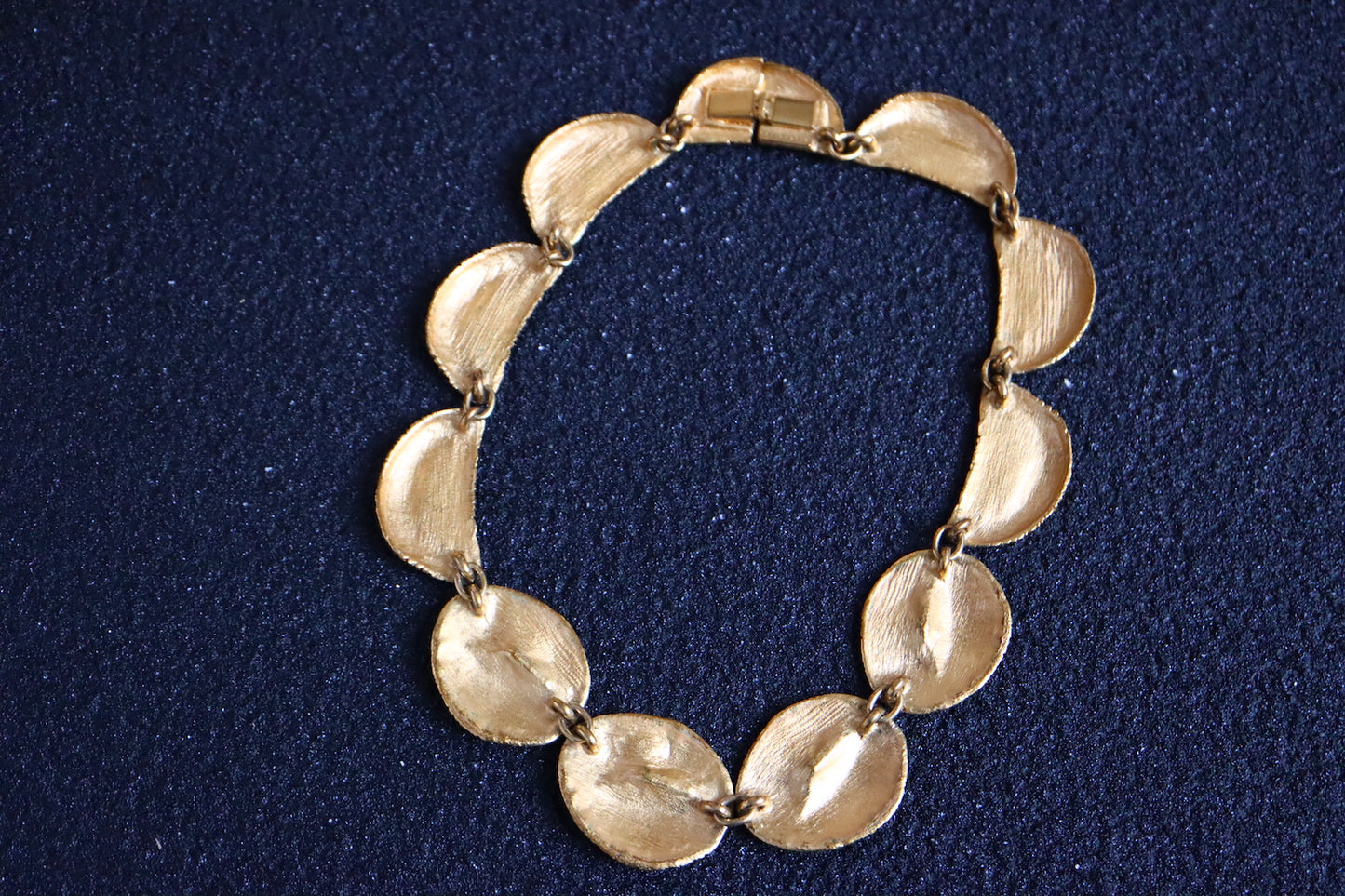 Vintage Balenciaga gold tone leaves minimalism necklace