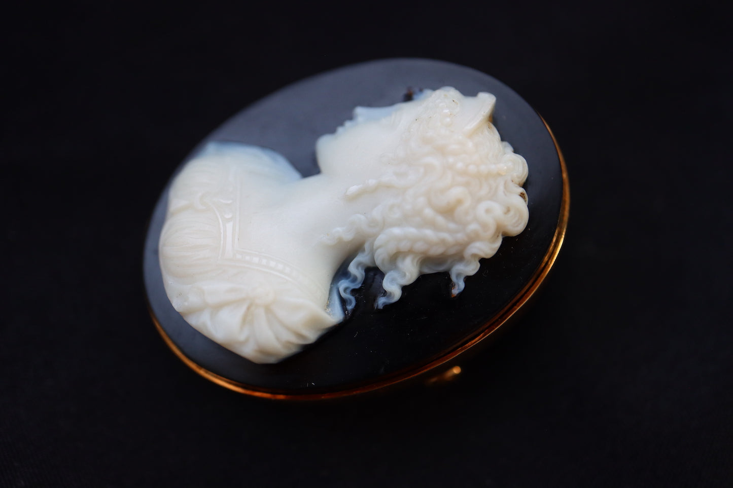 ANTIQUE French 18K Gold Fine Hardstone Agate Cameo Maiden Brooch Pendant