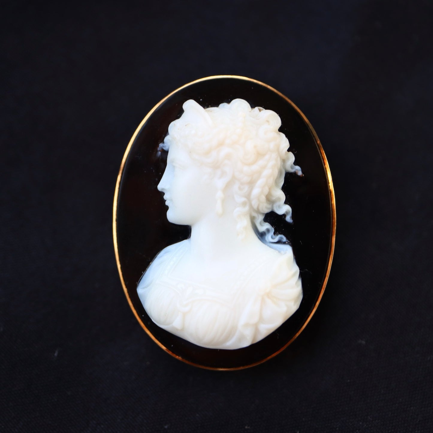 ANTIQUE French 18K Gold Fine Hardstone Agate Cameo Maiden Brooch Pendant