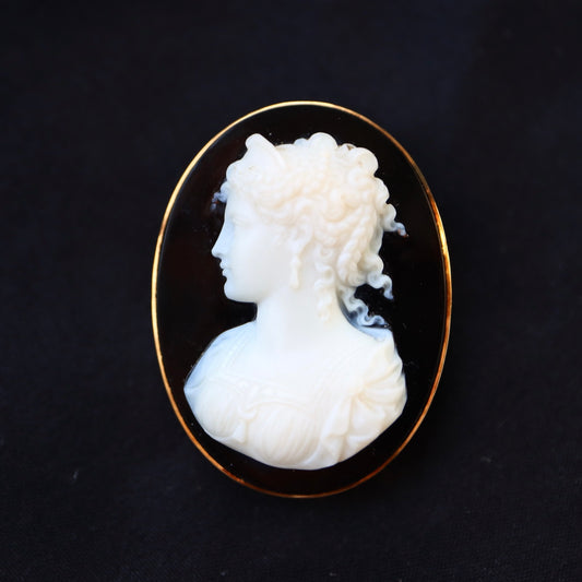 ANTIQUE French 18K Gold Fine Hardstone Agate Cameo Maiden Brooch Pendant