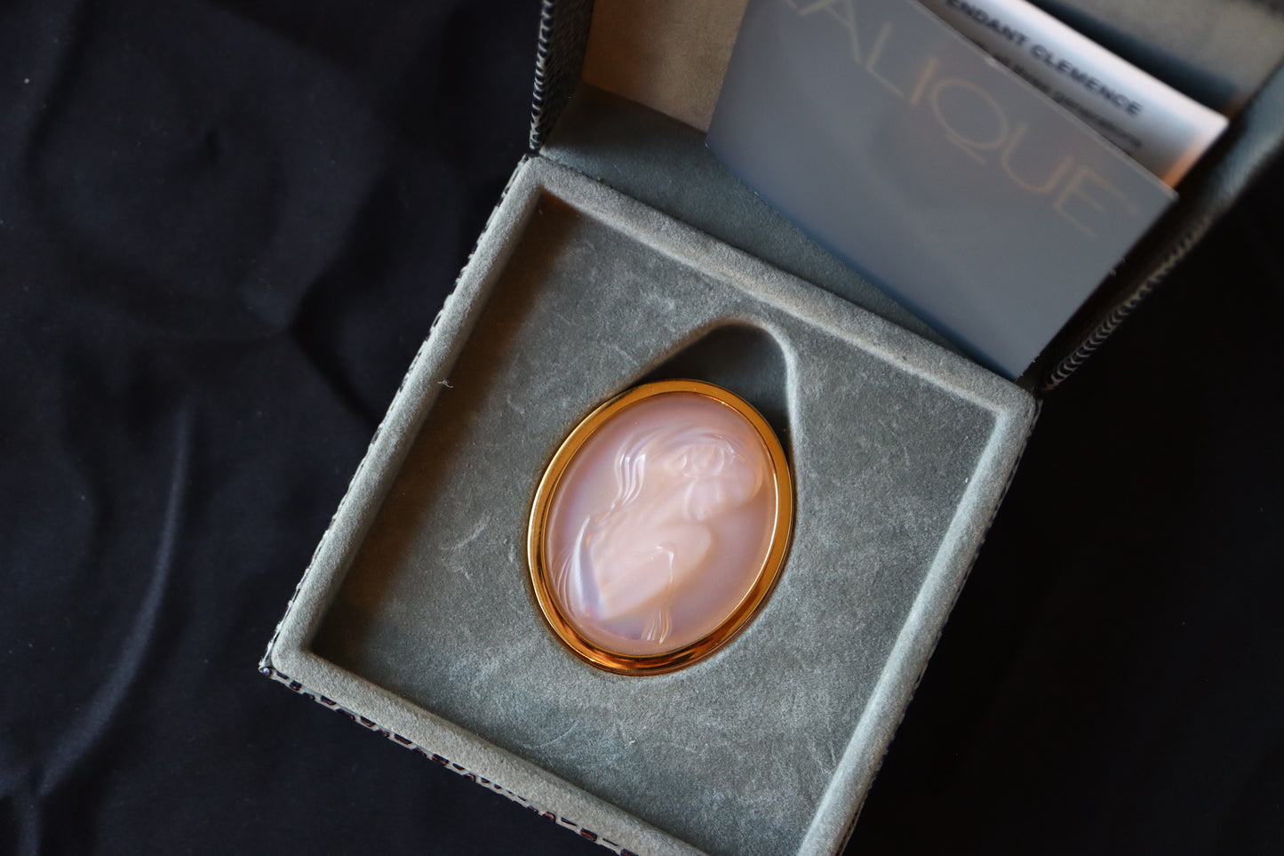 VINTAGE LALIQUE France Art Nouveau Frosted Iridescent Glass Maiden Cameo Brooch