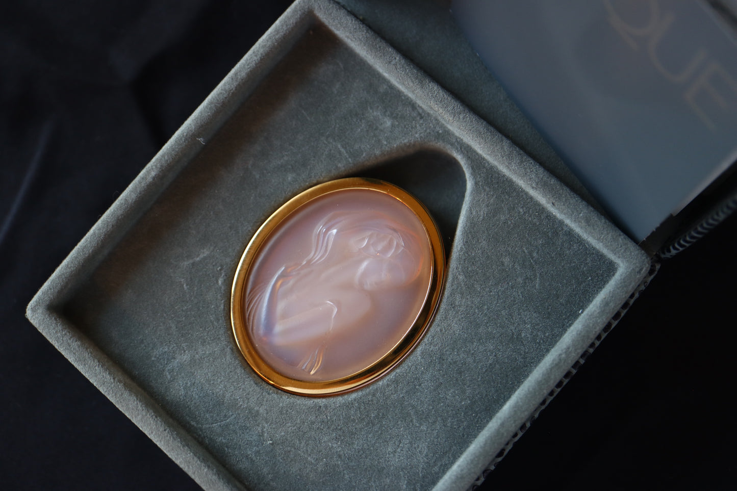 VINTAGE LALIQUE France Art Nouveau Frosted Iridescent Glass Maiden Cameo Brooch
