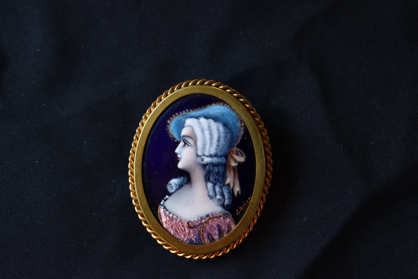 VINTAGE Gament Limoges Enamel Hand-Painted Court Lady Portrait Brooch