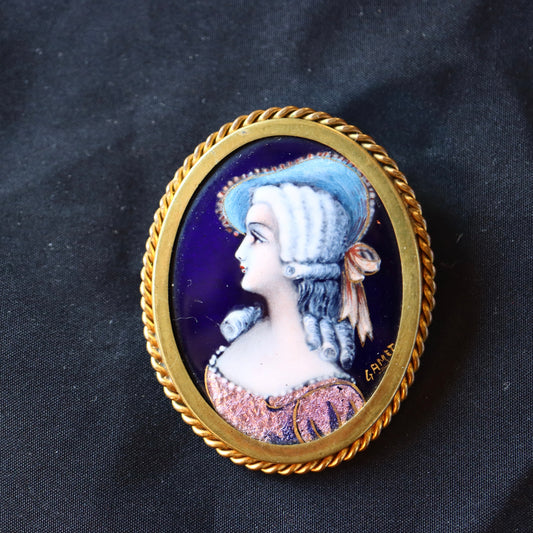 VINTAGE Gament Limoges Enamel Hand-Painted Court Lady Portrait Brooch