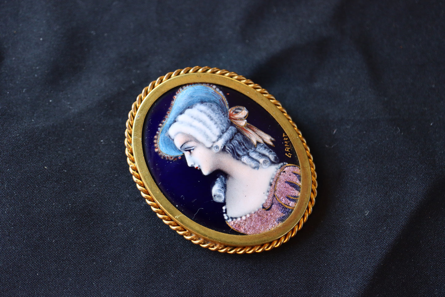 VINTAGE Gament Limoges Enamel Hand-Painted Court Lady Portrait Brooch