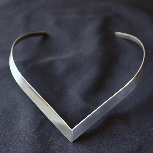 Modernist Pekka Piekäinen Finnish 925 Sterling Silver V-Neck Torc Collar
