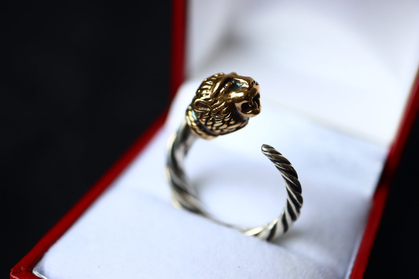 VINTAGE Zolotas Greek Hellenistic 18K Gold & Sterling Silver Lion Head Bypass Cable Ring