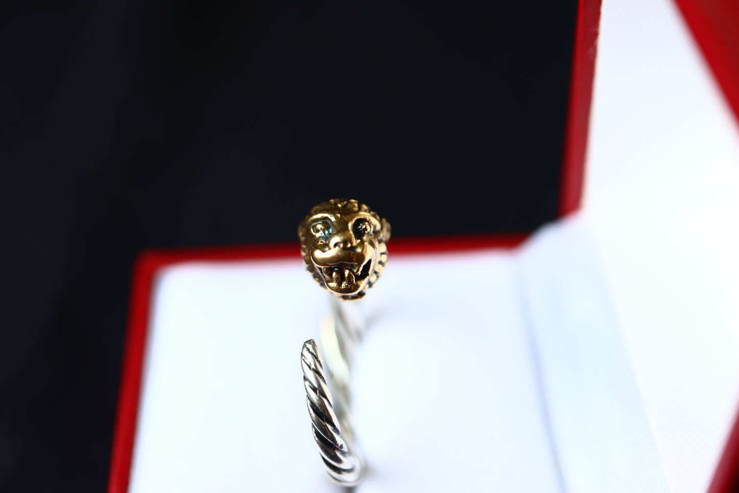 VINTAGE Zolotas Greek Hellenistic 18K Gold & Sterling Silver Lion Head Bypass Cable Ring