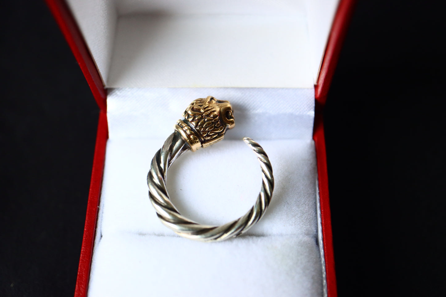 VINTAGE Zolotas Greek Hellenistic 18K Gold & Sterling Silver Lion Head Bypass Cable Ring