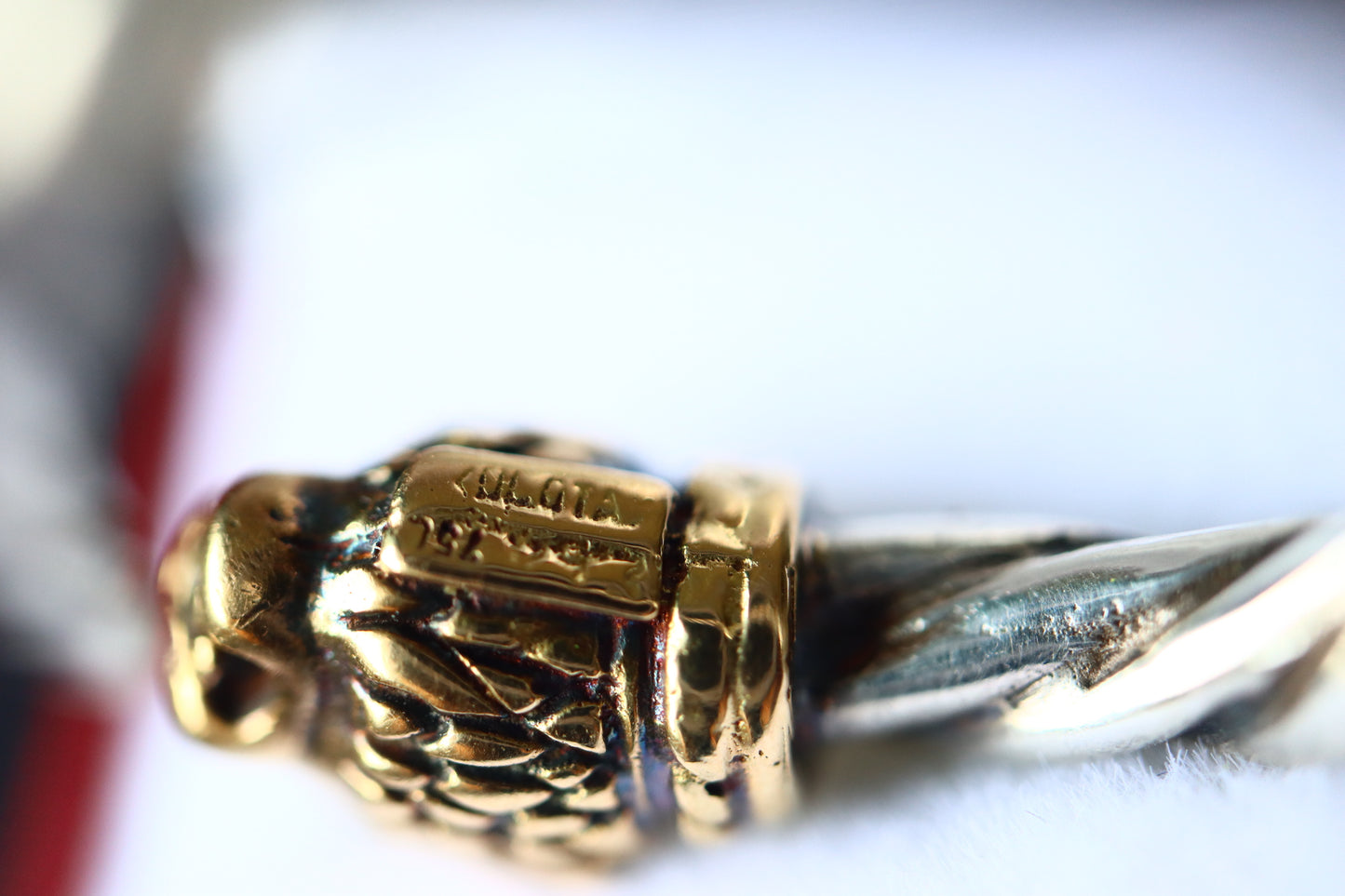 VINTAGE Zolotas Greek Hellenistic 18K Gold & Sterling Silver Lion Head Bypass Cable Ring