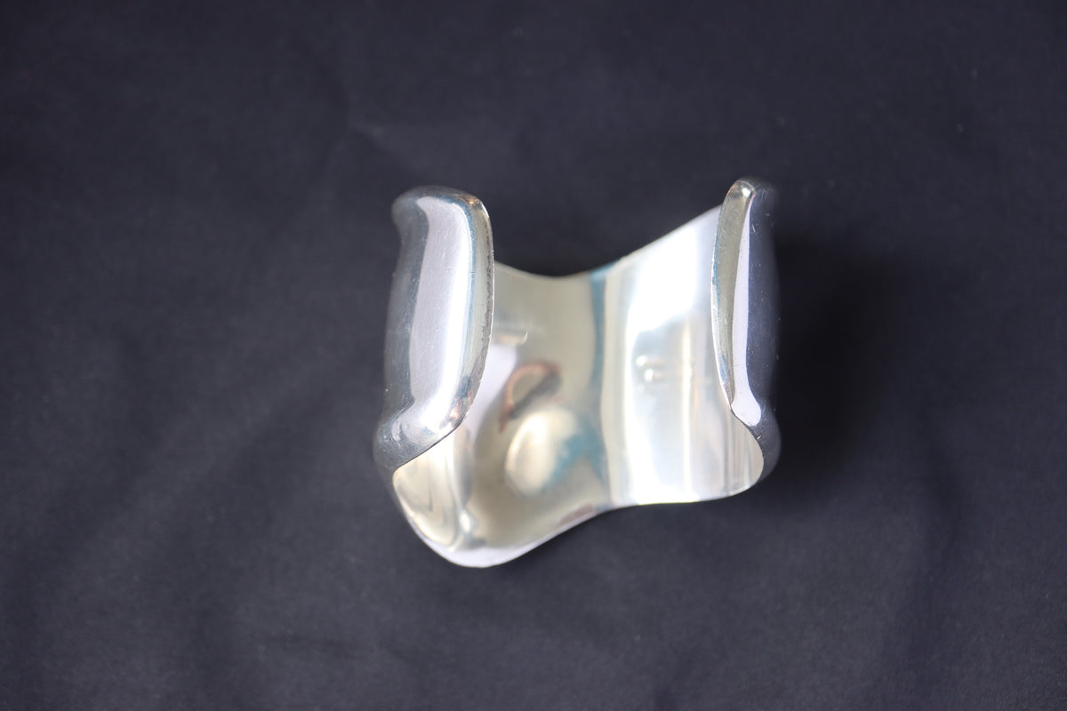 TIFFANY & CO. Elsa Peretti Silver Bone Cuff left hand Bracelet