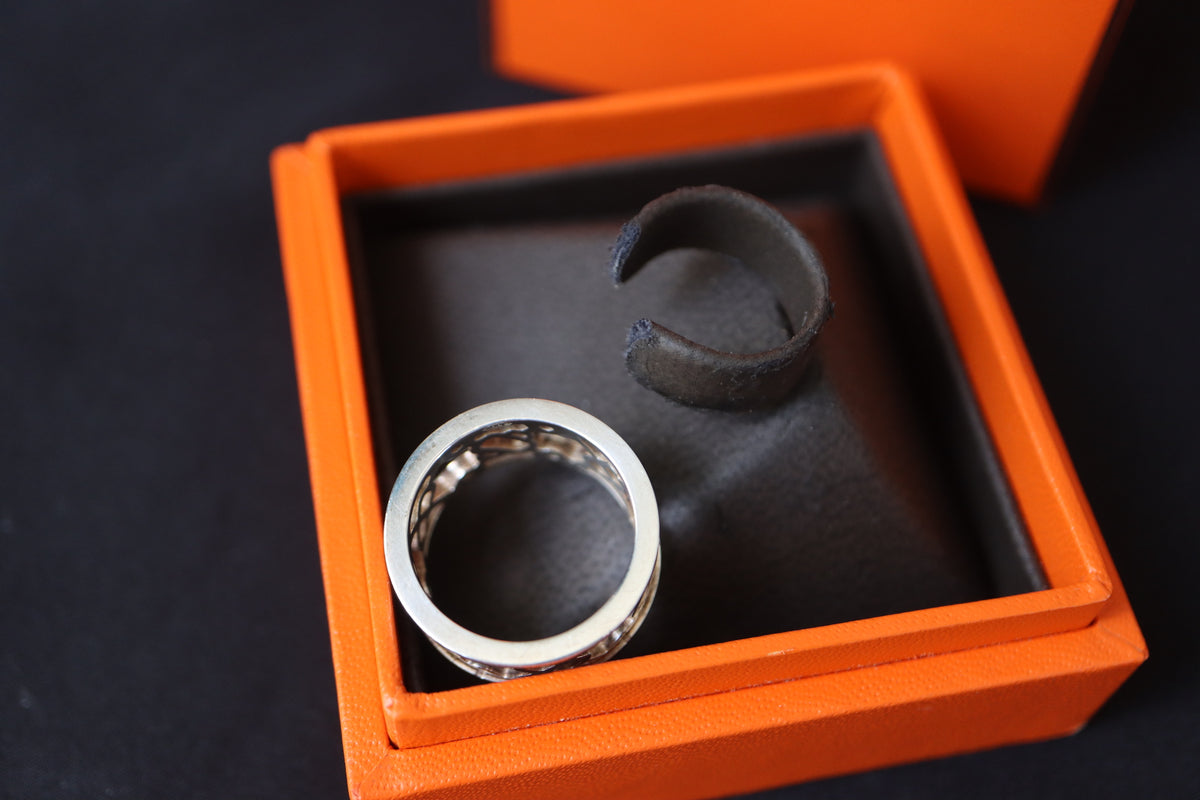 Hermès Chaîne d'Ancre Passerelle Sterling Silver Cutout Band Ring