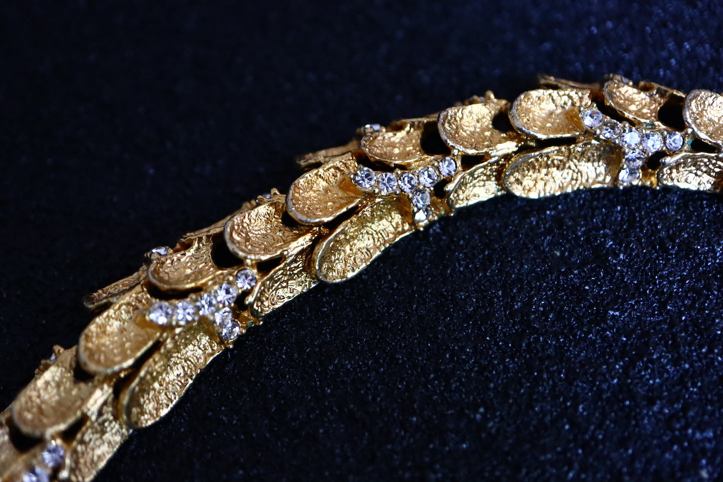 Vintage 1968 Henkel & Grossé gold-tone feather rhinestone necklace