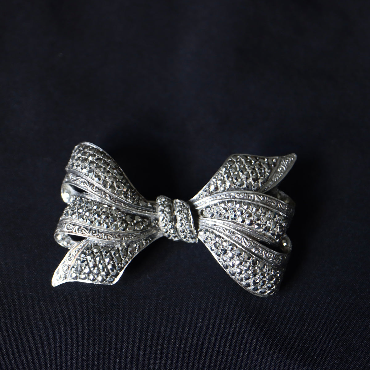 ANTIQUE European Art Deco 835 Silver Pavé Marcasite Bow Ribbon Statement Brooch
