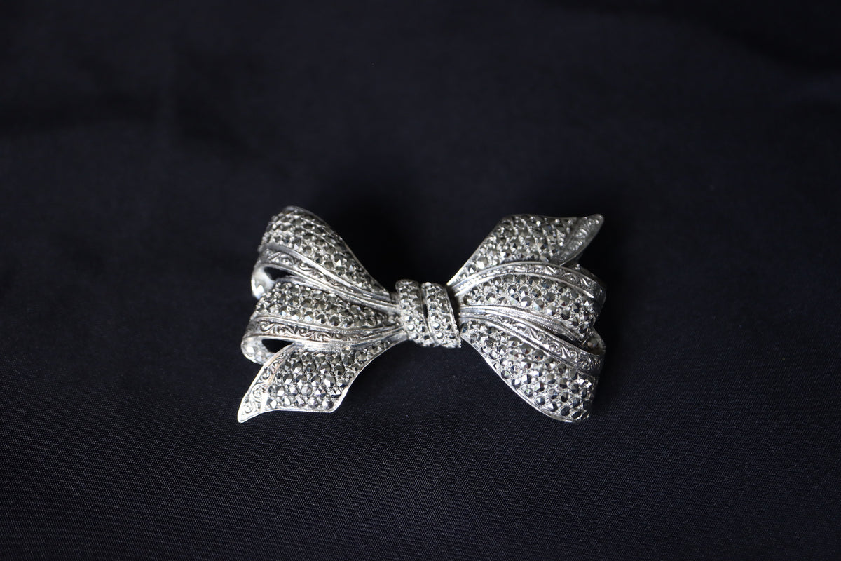 ANTIQUE European Art Deco 835 Silver Pavé Marcasite Bow Ribbon Statement Brooch