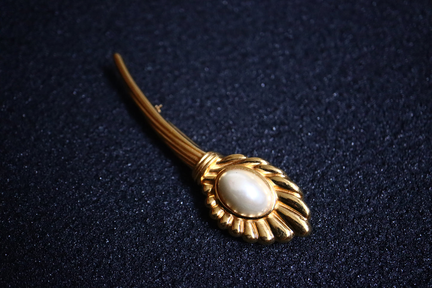 Vintage Lanvin oversized calla lily faux pearl gold tone brooch