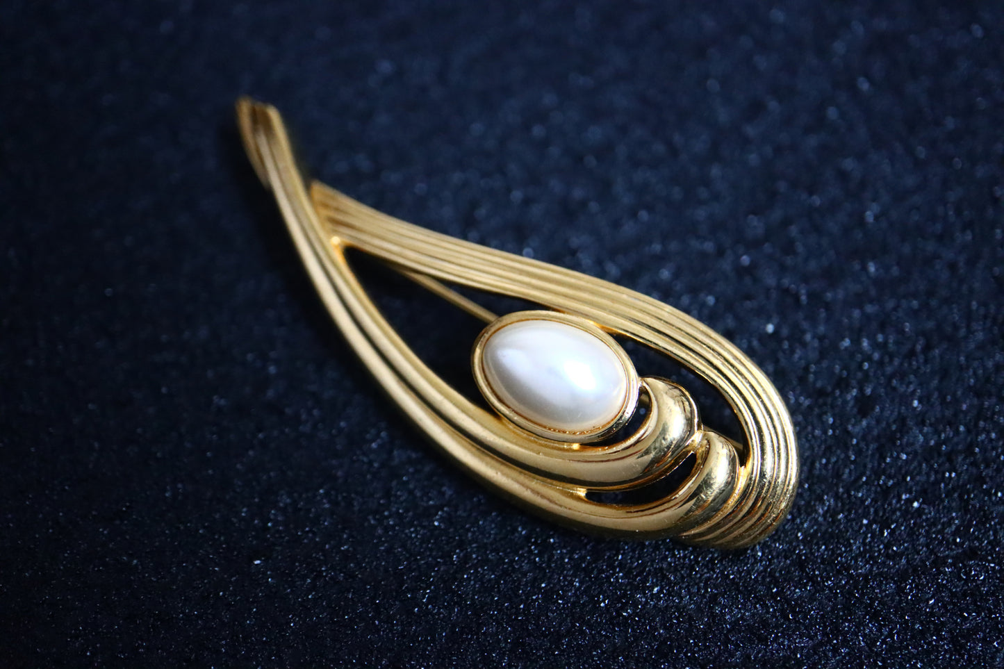 Vintage Lanvin abstract feather faux pearl gold tone brooch