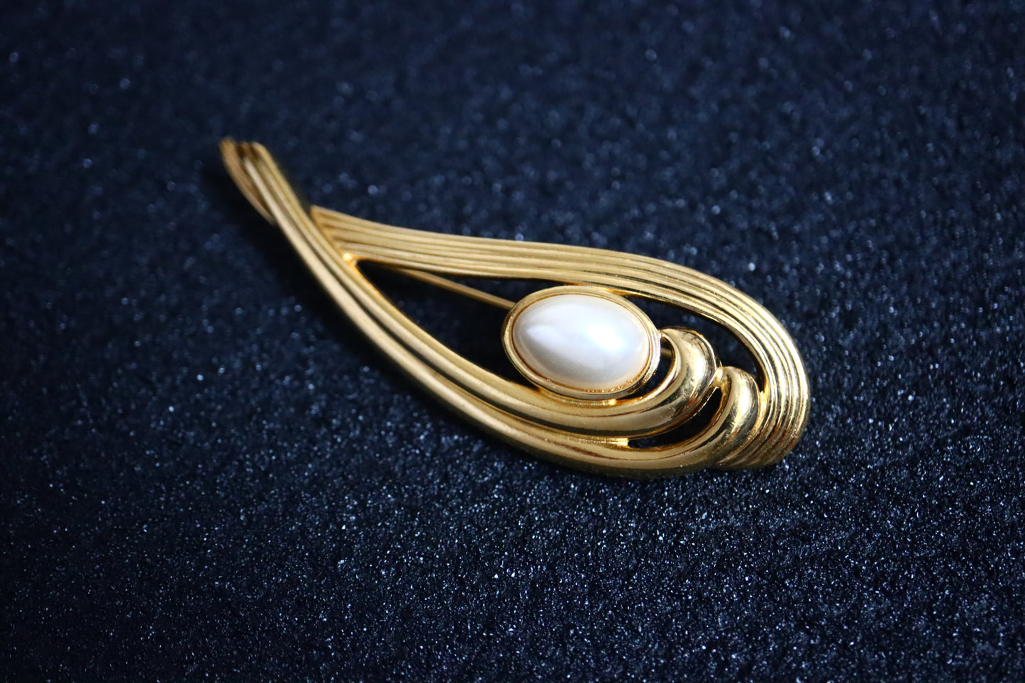 Vintage Lanvin abstract feather faux pearl gold tone brooch