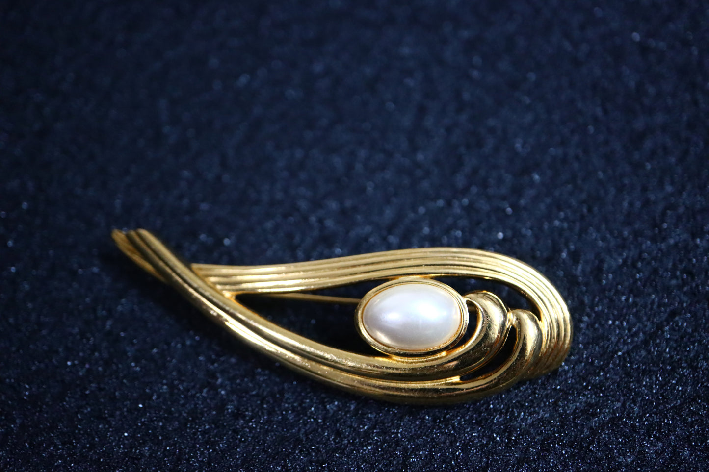 Vintage Lanvin abstract feather faux pearl gold tone brooch