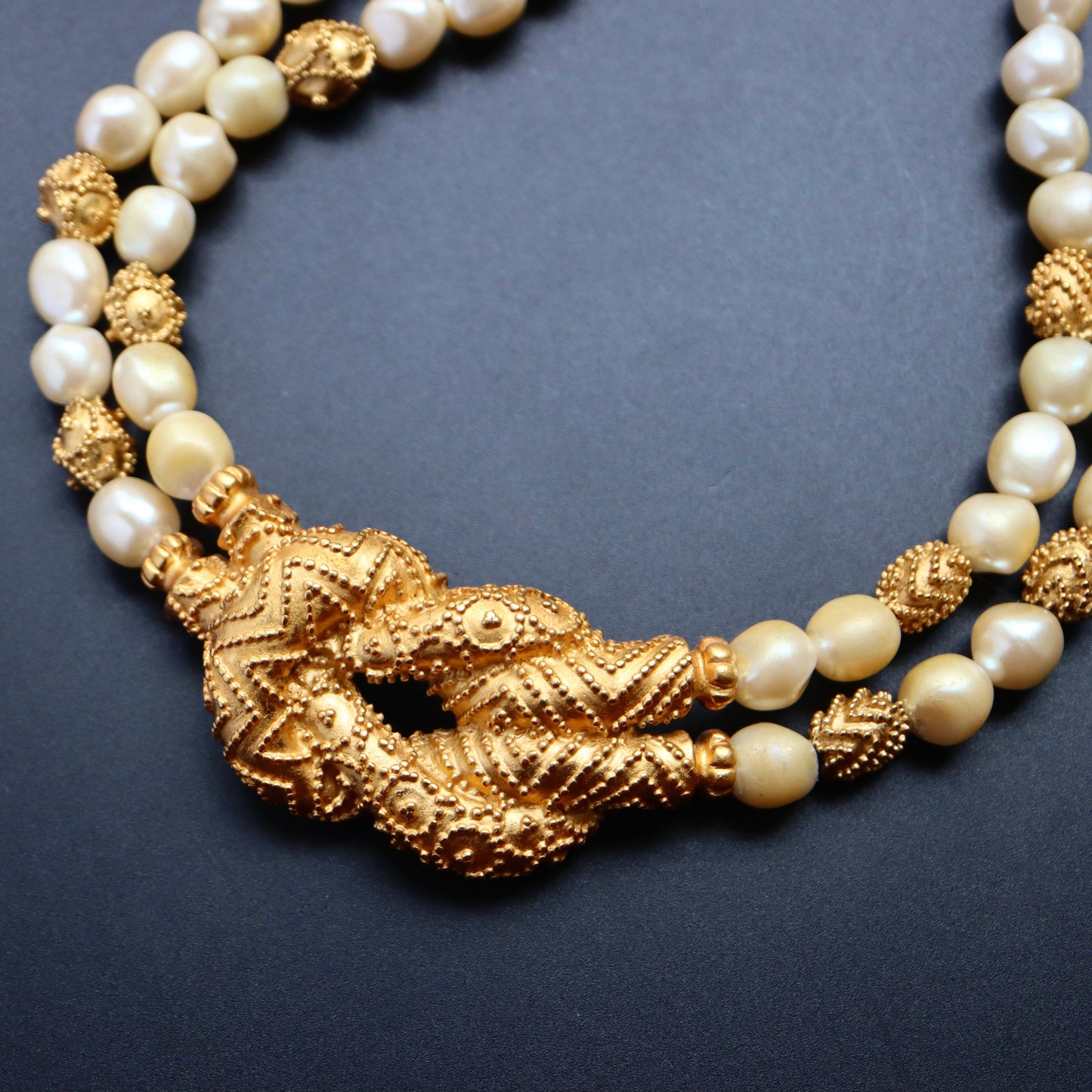 Vintage Franklin Mint 1988 Heracles knot faux pearls necklace