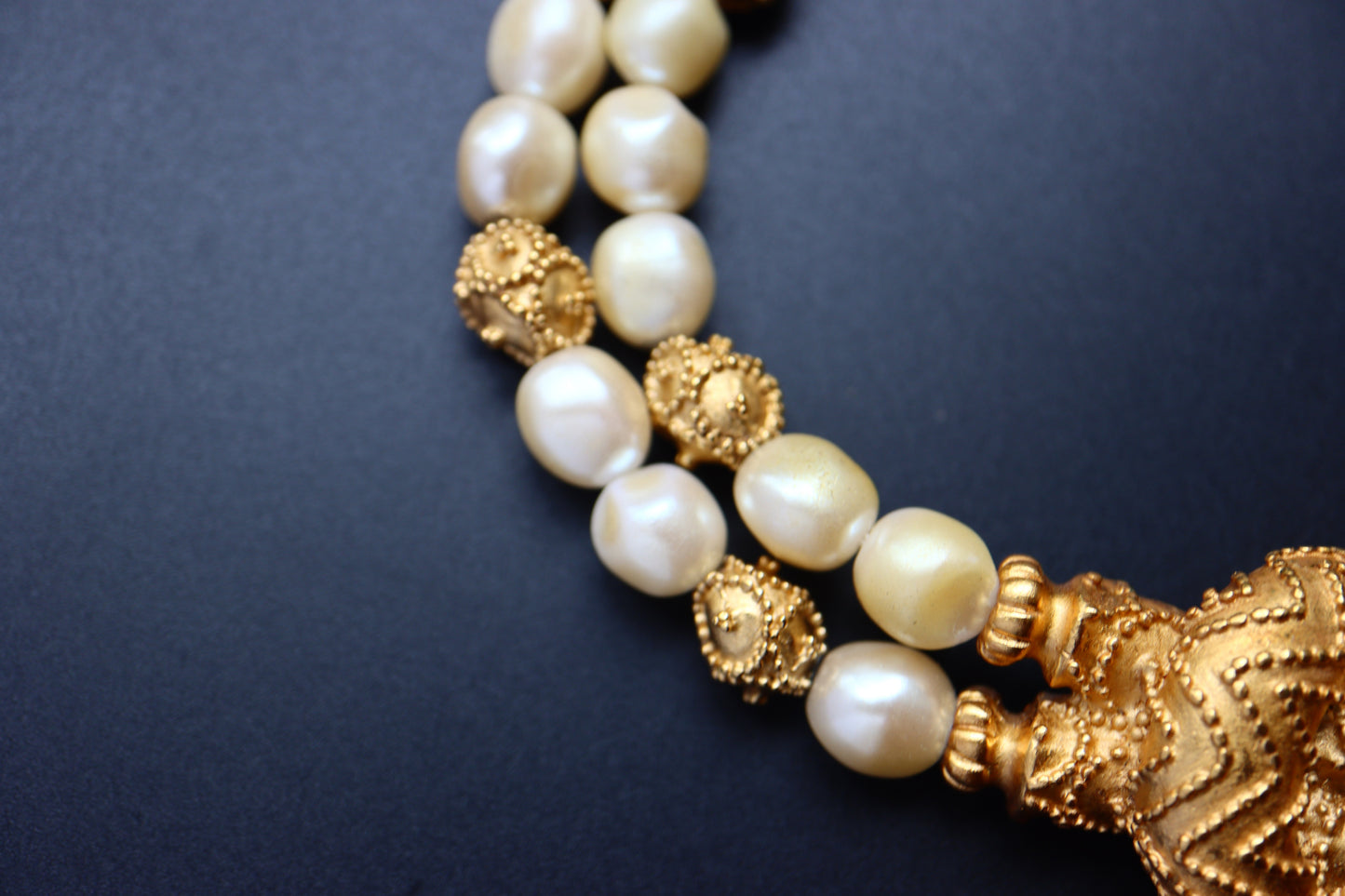 Vintage Franklin Mint 1988 Heracles knot faux pearls necklace