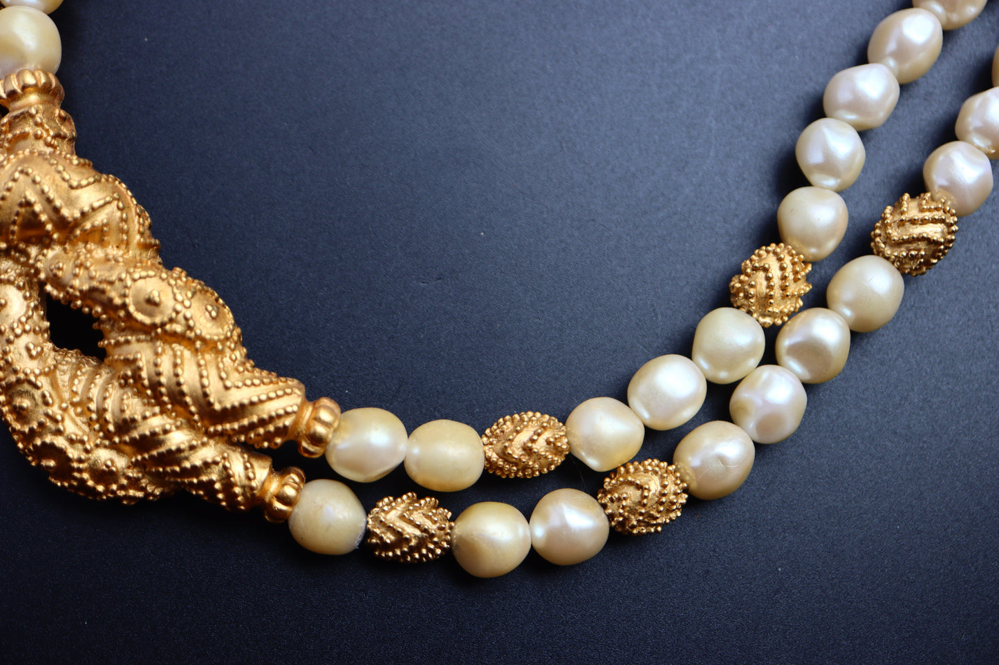 Vintage Franklin Mint 1988 Heracles knot faux pearls necklace