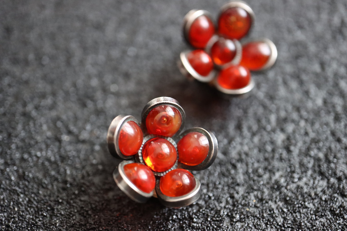Vintage MARGUERITE DE VALOIS Molten Glass Burgundy red flower clip on earrings