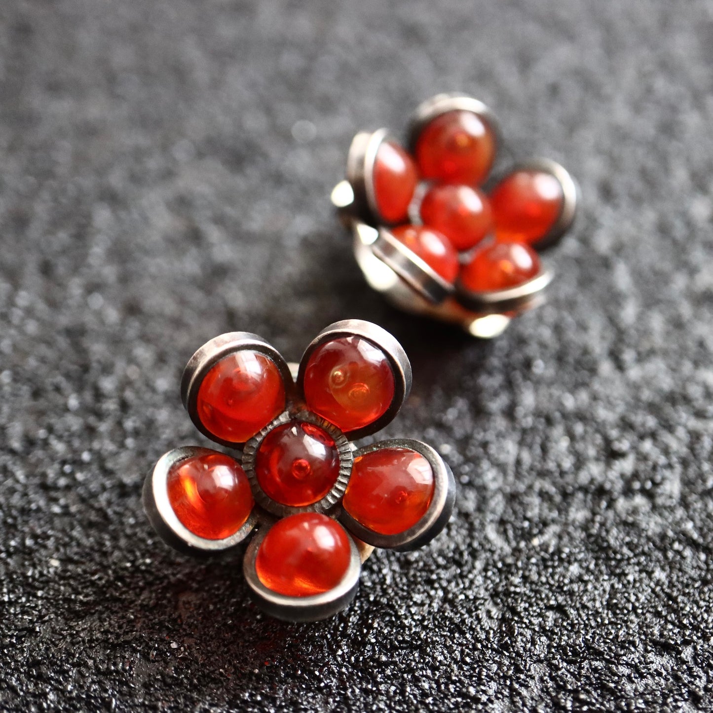 Vintage MARGUERITE DE VALOIS Molten Glass Burgundy red flower clip on earrings