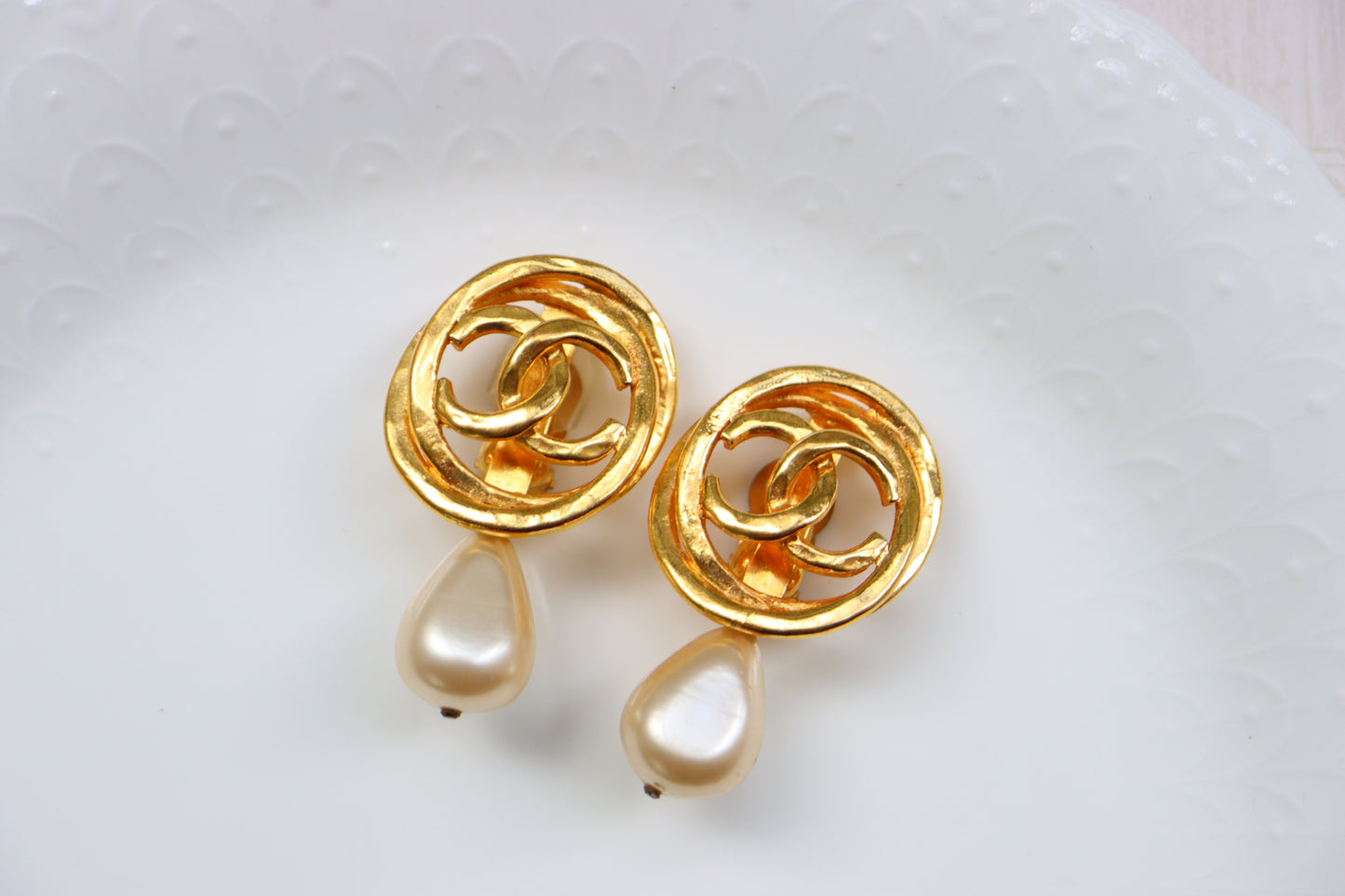 Vintage Chanel  CC logo faux pearl gold tone clip on earrings