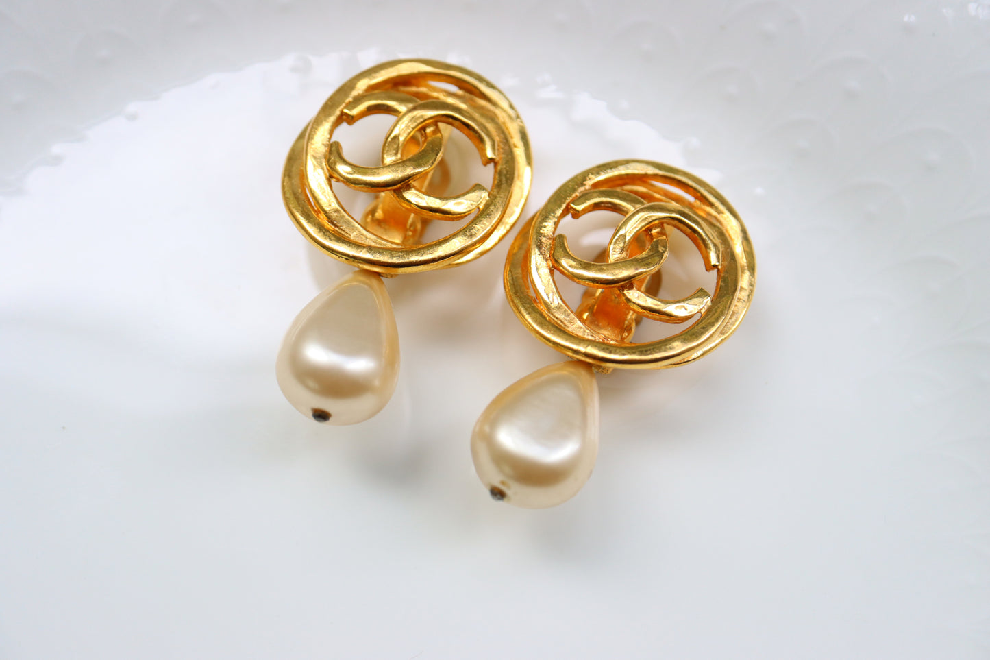 Vintage Chanel  CC logo faux pearl gold tone clip on earrings